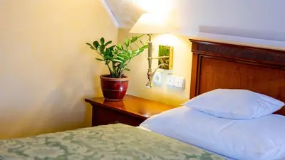 Ein Bett oder Betten in einem Zimmer der Unterkunft Altstadthotel Bräuwirt