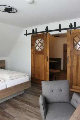 Ein Bett oder Betten in einem Zimmer der Unterkunft Landhotel Kastanienhof