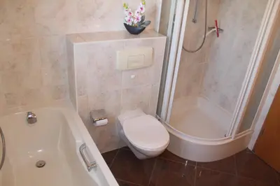 Ein Badezimmer in der Unterkunft Ferienwohnung Korn mit Tiefgarage und Skiraum