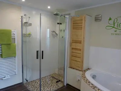 Ein Badezimmer in der Unterkunft Ferienwohnung Paul Schwarzenberg
