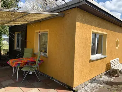 Das Gebäude in dem sich das Ferienhaus befindet