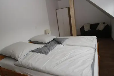 Ein Bett oder Betten in einem Zimmer der Unterkunft Altes -Haus