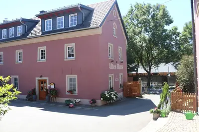 Das Gebäude in dem sich die Ferienwohnung befindet