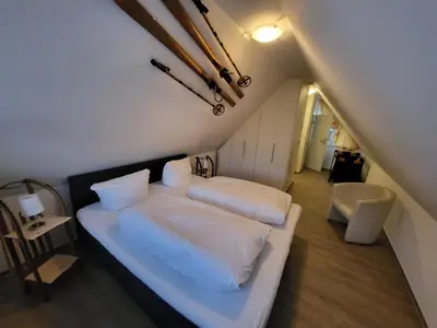 Ein Bett oder Betten in einem Zimmer der Unterkunft Haus am Berg - großes Haus mit Sauna für bis zu 10 Personen unweit vom Skihang