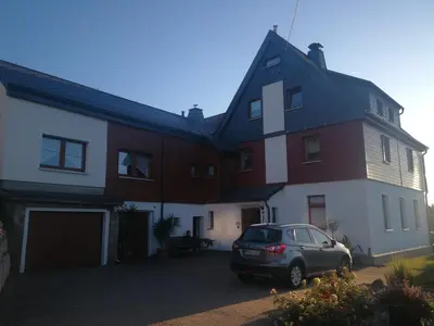 Das Gebäude in dem sich die Ferienwohnung befindet