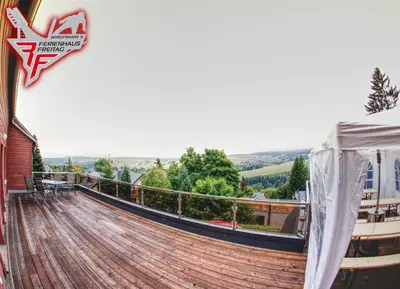 Ein Balkon oder eine Terrasse in der Unterkunft Ferienhaus Freitag - Ferienwohnungen mit Sauna & Frühstück