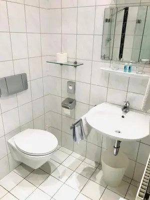 Ein Badezimmer in der Unterkunft Hotel Bairischer Hof