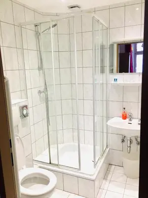 Ein Badezimmer in der Unterkunft Hotel Bairischer Hof