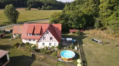 Der Swimmingpool an oder in der Nähe von Ferienwohnungen Wastl Fränkische Schweiz