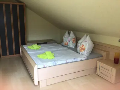 Ein Bett oder Betten in einem Zimmer der Unterkunft Ferienwohnung Am Kanadablick