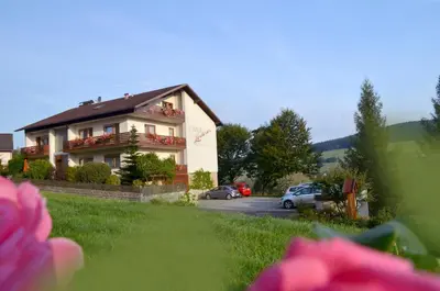 Ein Garten an der Unterkunft Landhaus Lederer