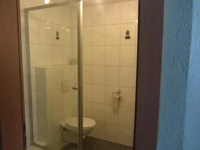 Ein Badezimmer in der Unterkunft Hotel Gasthof Pension Riebel