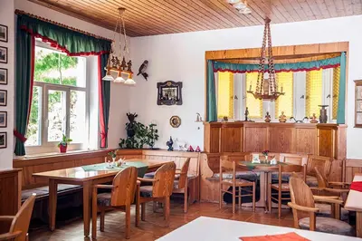 Ein Restaurant oder anderes Speiselokal in der Unterkunft Pension und Gaststätte Naturbaude Eschenhof