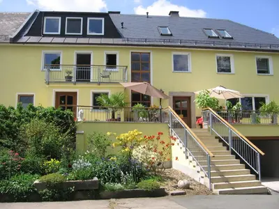 Das Gebäude in dem sich die Ferienwohnung befindet