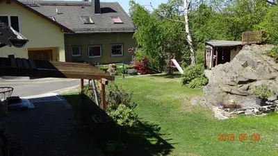 Ein Garten an der Unterkunft Ferienwohnung Weitermann