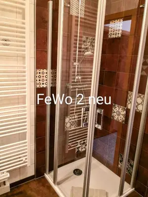 Ein Badezimmer in der Unterkunft Pumphuts Scheune Ferienwohnungen Nr 1 - 4 beim Freizeitpark Plohn