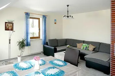 Ein Sitzbereich in der Unterkunft Angeln am Regen - Angelhof Posl