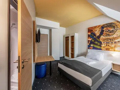 Ein Bett oder Betten in einem Zimmer der Unterkunft B&B Hotel Bayreuth