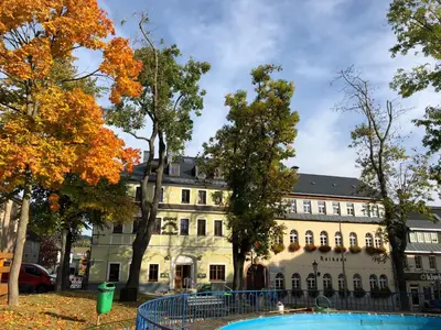 Der Swimmingpool an oder in der Nähe von Aparthotel Deutscher Kaiser Ferienwohnungen