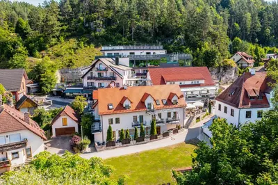 Das Gebäude in dem sich das Hotel befindet