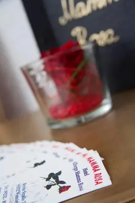 Ein Zertifikat, Auszeichnung, Logo oder anderes Dokument, das in der Unterkunft Hotel Albergo Mamma Rosa ausgestellt ist