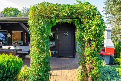 Ein Garten an der Unterkunft Ferienbungalow Poppengrün