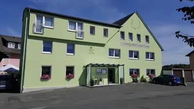 Das Gebäude in dem sich die Pension befindet