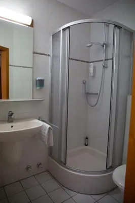 Ein Badezimmer in der Unterkunft Landgasthof Grüne Linde
