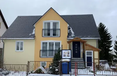 Das Gebäude in dem sich die Ferienwohnung befindet
