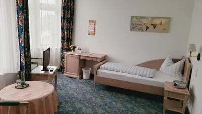 Ein Bett oder Betten in einem Zimmer der Unterkunft Pension Fürstenhof
