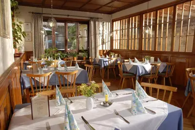 Ein Restaurant oder anderes Speiselokal in der Unterkunft Landgasthof Haueis
