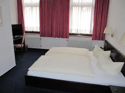 Ein Bett oder Betten in einem Zimmer der Unterkunft Hotel Wettin