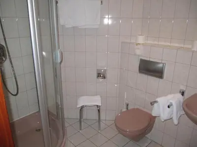 Ein Badezimmer in der Unterkunft Hotel Wettin
