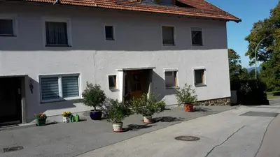 Das Gebäude in dem sich die Ferienwohnung befindet