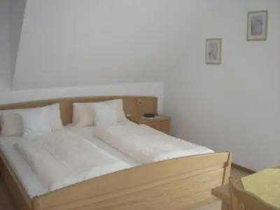 Ein Bett oder Betten in einem Zimmer der Unterkunft Pension Beer