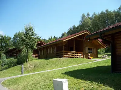 Das Gebäude in dem sich das Ferienhaus befindet