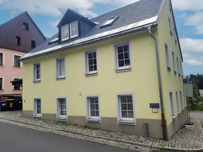 Das Gebäude in dem sich die Ferienwohnung befindet