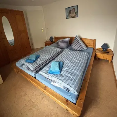 Ein Bett oder Betten in einem Zimmer der Unterkunft FeWo Stütz-Punkt Oberwiesenthal