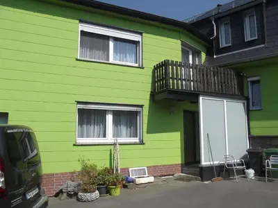 Das Gebäude in dem sich die Ferienwohnung befindet