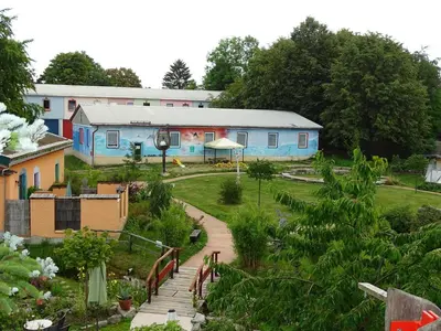 Ein Garten an der Unterkunft Kunsthof Eibenstock