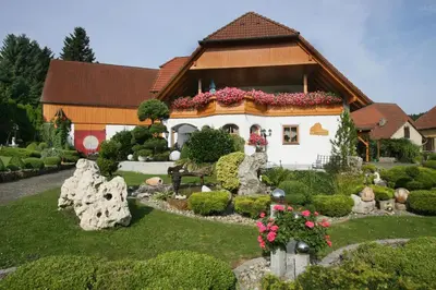 Ein Garten an der Unterkunft Haus Sonnenschein