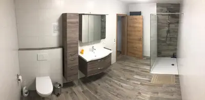 Ein Badezimmer in der Unterkunft Landhaus Ferienwohnungen mit Pool und Wellness