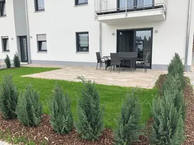 Ein Garten an der Unterkunft Landhaus Ferienwohnungen mit Pool und Wellness