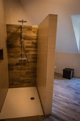 Ein Badezimmer in der Unterkunft Landhaus Ferienwohnungen mit Pool und Wellness