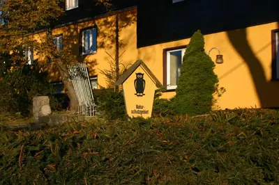 Ein Garten an der Unterkunft Pension & FeWo's Talblick