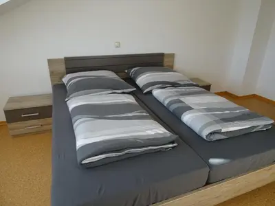 Ein Bett oder Betten in einem Zimmer der Unterkunft Ferienwohnung Hornauer