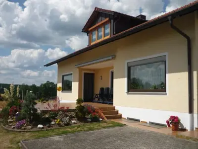 Das Gebäude in dem sich die Ferienwohnung befindet