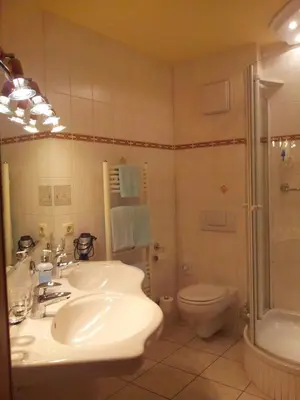 Ein Badezimmer in der Unterkunft Gasthaus-Pension Herberger