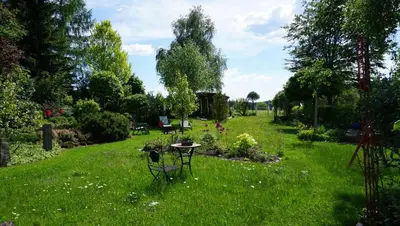 Ein Garten an der Unterkunft Ferienwohnung Ott