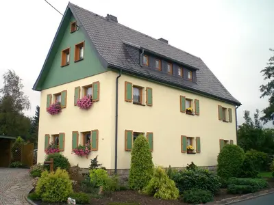 Das Gebäude in dem sich die Ferienwohnung befindet